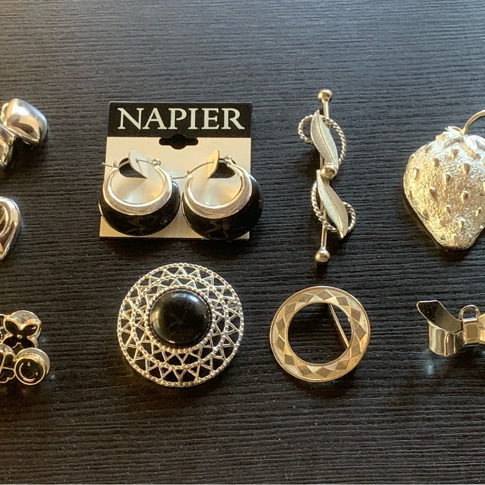 Vintage brooches and earrings lot